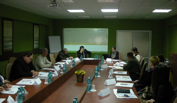 22 funcţionari ai consiliilor raionale şi reprezentanţi ai societăţii civile au discutat despre calitatea serviciilor comunale