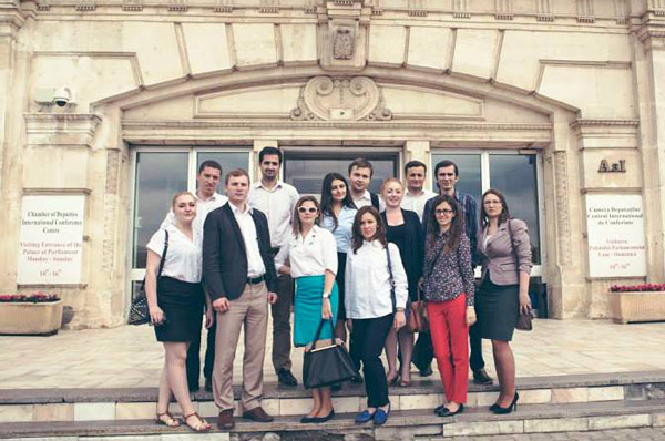Tinerii lideri politici în vizită de studiu la Bucureşti
