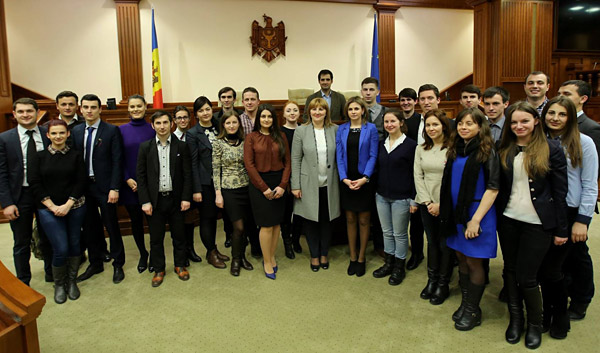 Audienţii Şcolii Tânărului Lider Politic au vizitat Parlamentul Republicii Moldova