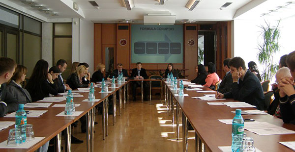 Discuţii publice privind transparenţa decizională în activitatea Parlamentului